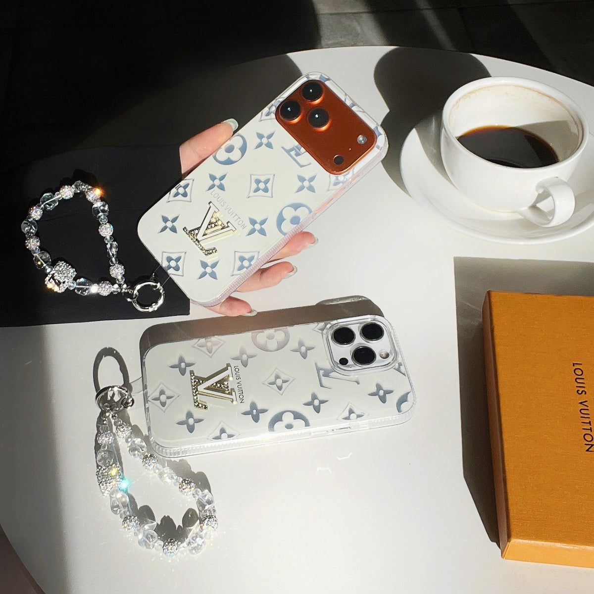 Crystal Monogram Hülle — Clear Elegance with a Sparkling Touch – Ansicht 6
