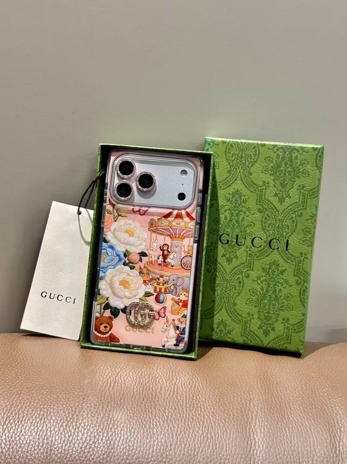 Rosa Floral Carousel iPhone Hülle with Crystal Charm & Rhinestone Lens – Ansicht 3