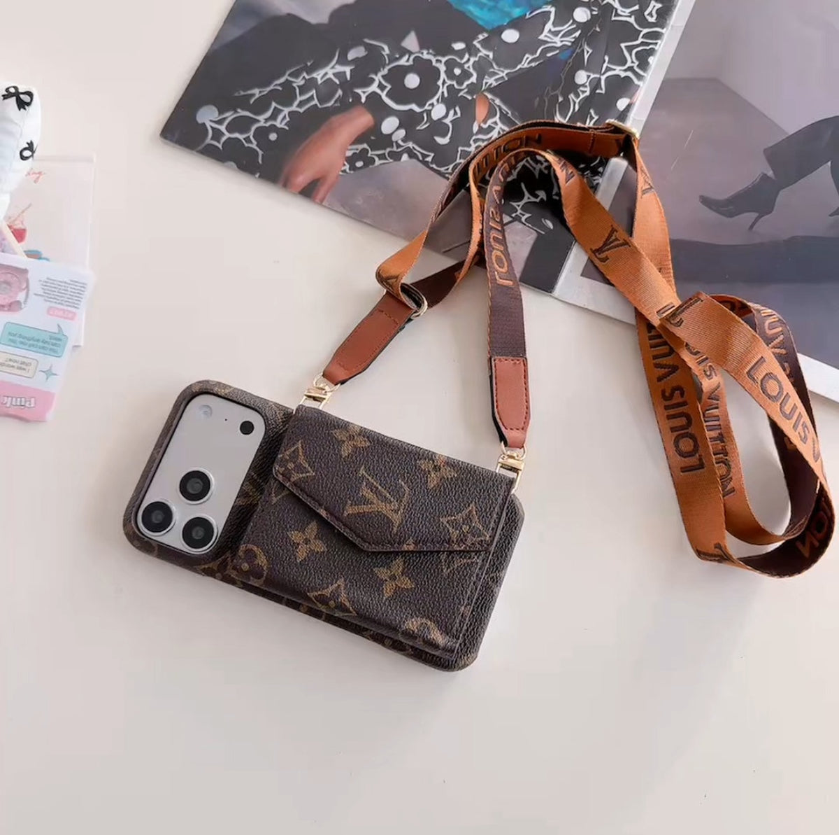 Luxuriös Monogram Umhänge iPhone Hülle | Detachable Armband · Multi-Card Geldbörse – Ansicht 2