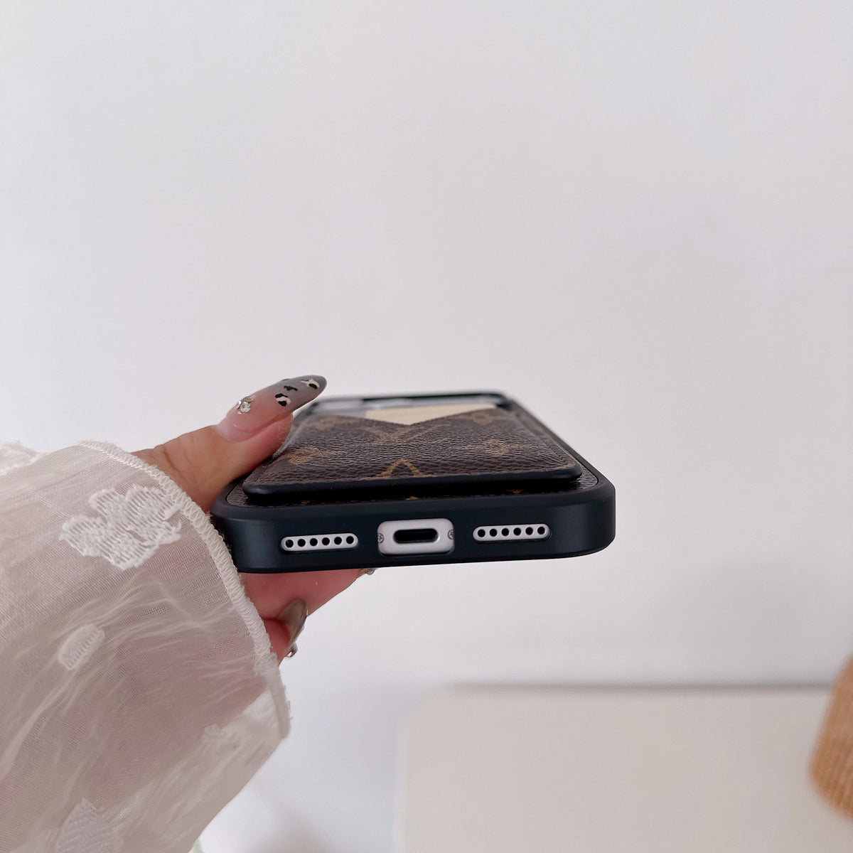Braun Leder 2-in-1 Monogram iPhone Geldbörse Hülle – Ansicht 4