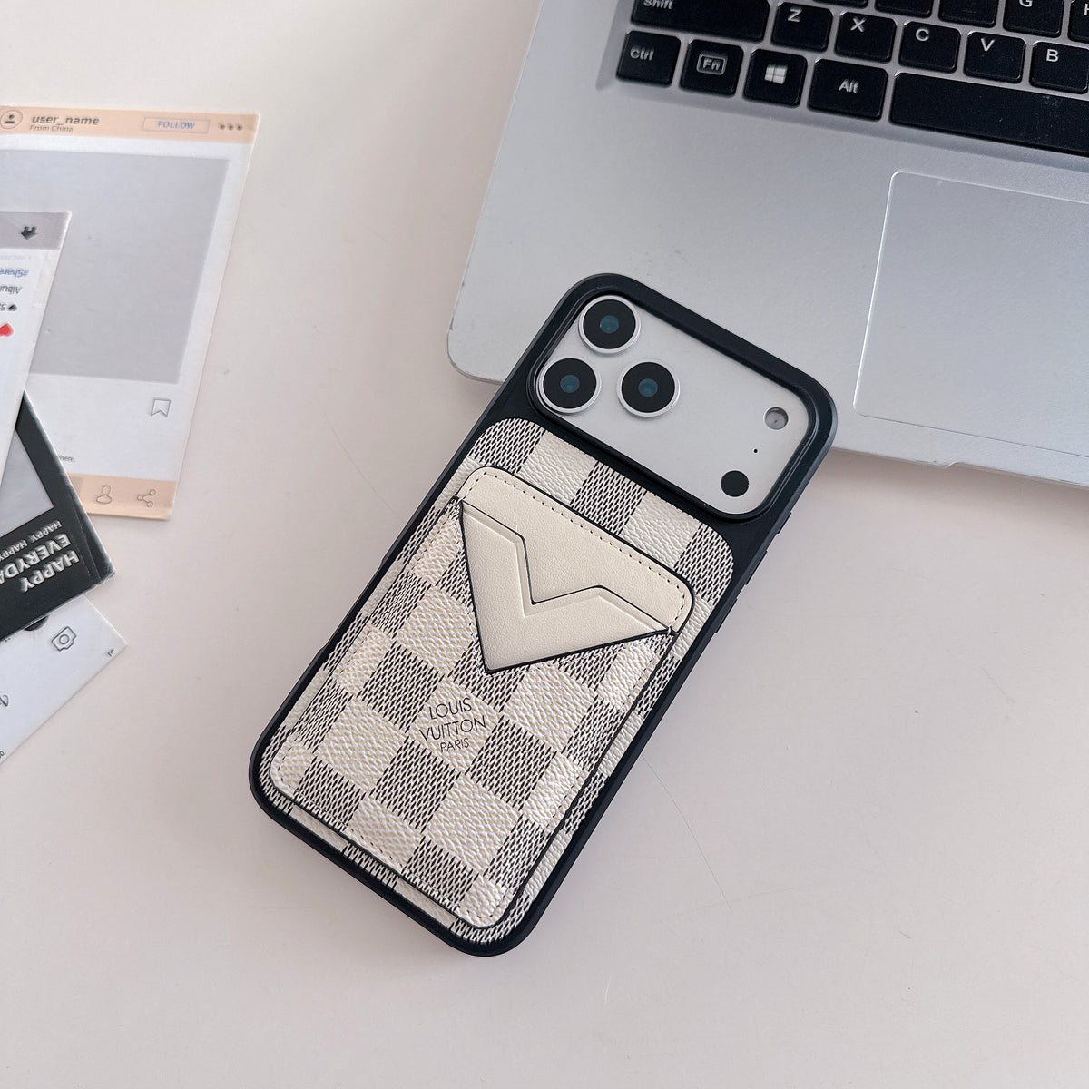 Weiß Checkered Leder iPhone Hülle with V-Pocket Card Slot – Ansicht 2
