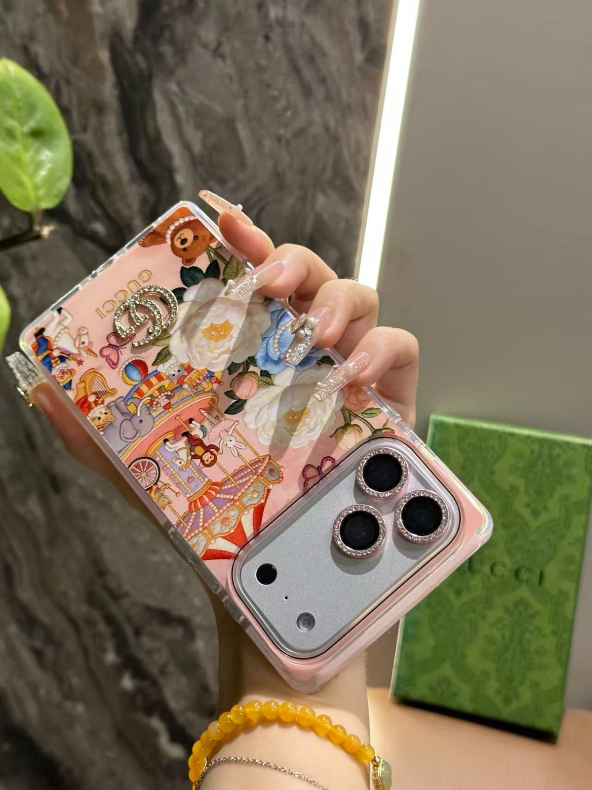 Rosa Floral Carousel iPhone Hülle with Crystal Charm & Rhinestone Lens – Ansicht 6