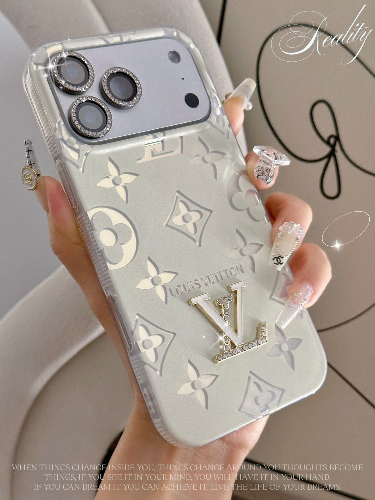 Crystal Monogram Hülle — Clear Elegance with a Sparkling Touch – Ansicht 7